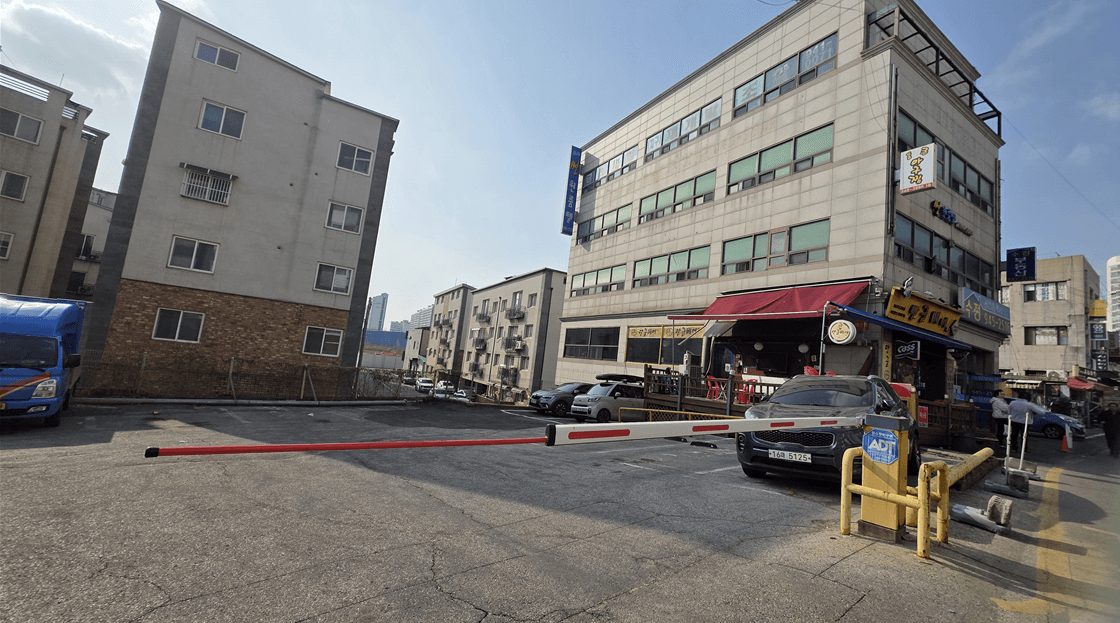 건물 및 주차장 이미지 3